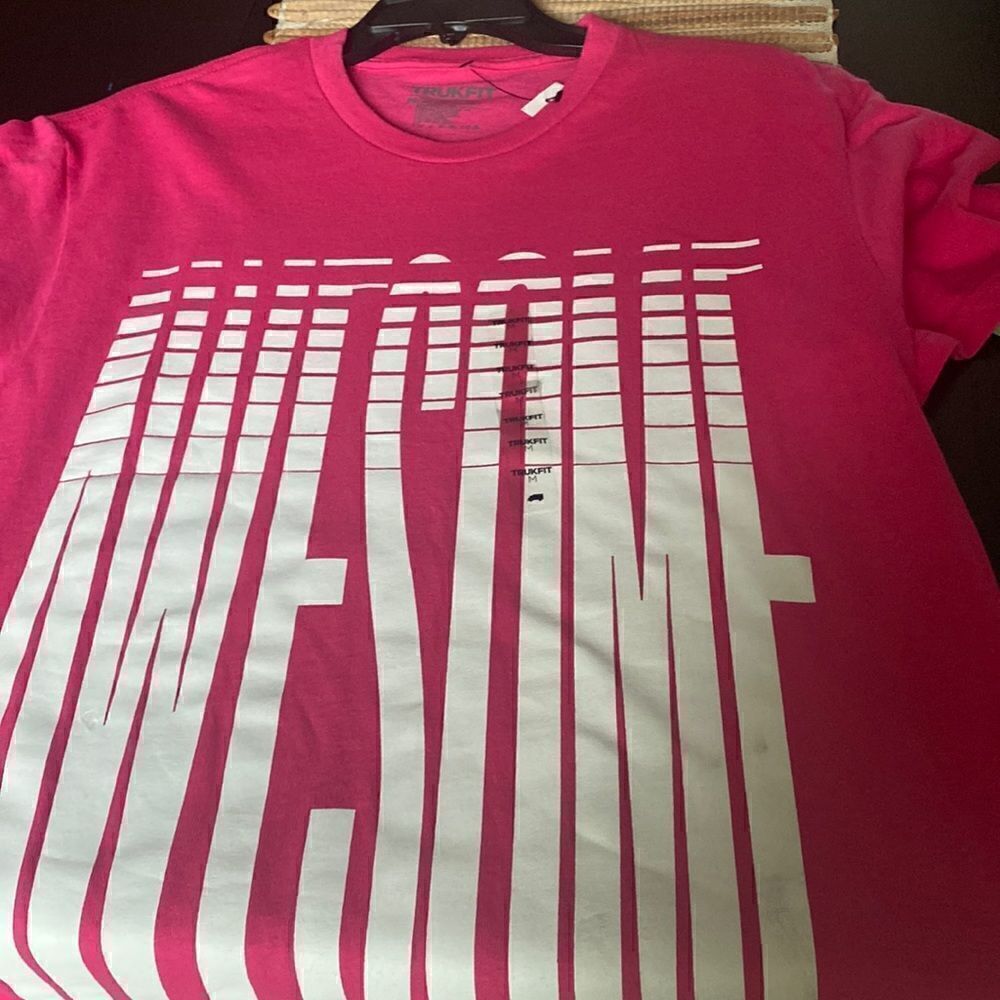 NWT Trukfit tee size M hot pink and white